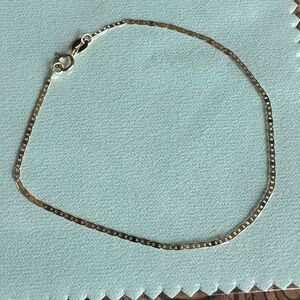 NEW 10k gold dainty “Gucci link” bracelet 7”